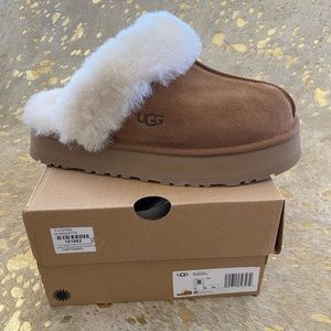 Authentic UGG “Disquette” BRAND NEW IN BOX, Platform Slippers in Chestnut
